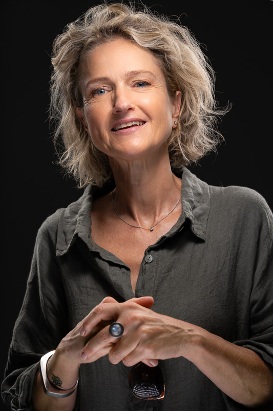 Portrait studio professionnel avec lumière travaillée à Genève