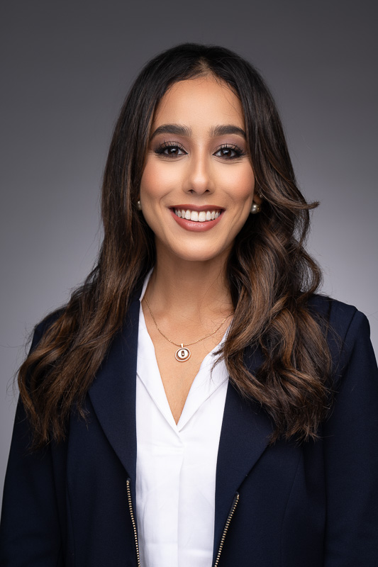 Portrait LinkedIn professionnel homme en studio à Genève