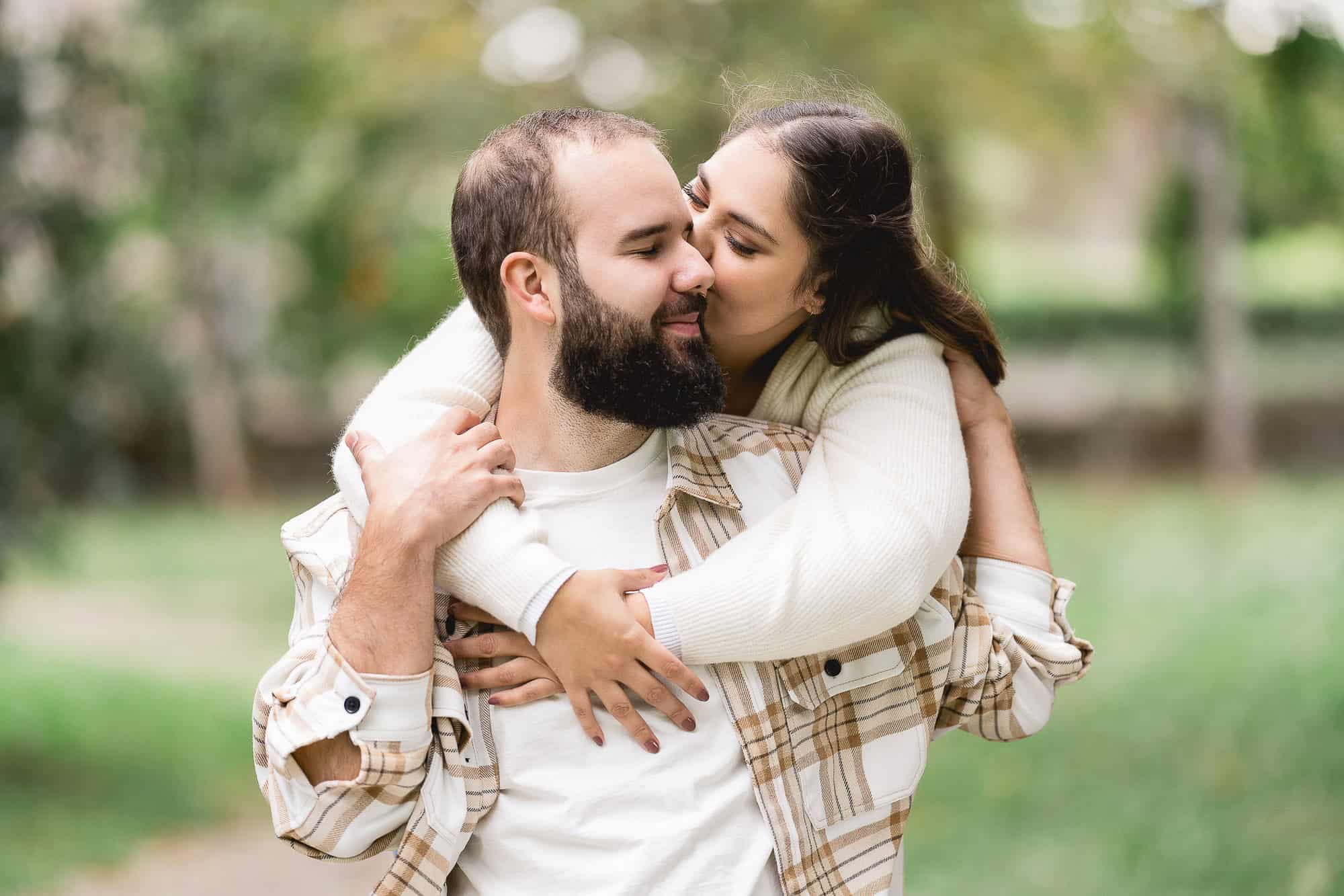 Séance photo couple en extérieur à Genève — cadre naturel